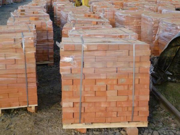 Как правильно хранить кирпич и газоблоки на стройплощадке